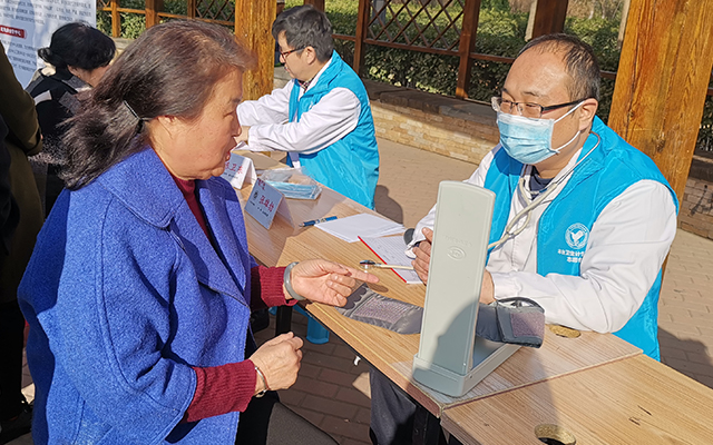 【学雷锋日】宝威体育·(中国)官方网站,举办“爱满京城，牵手智慧家医”志愿服务活动(图5)